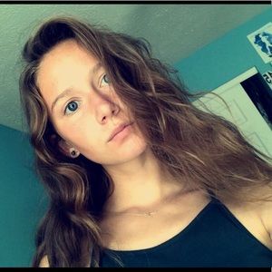 Meet your Posher, Lauren